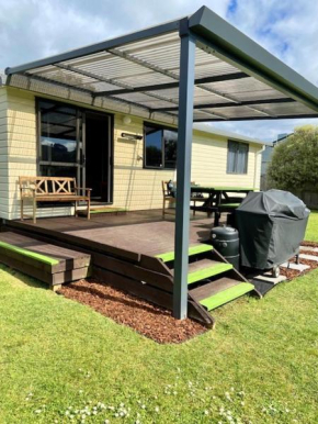 Relax Cabin - Waihi Beach Holiday Home